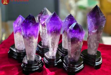 Ý Nghĩa và Tác Dụng của Trụ Thạch Anh Trong Phong Thủy