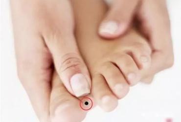 Có 4 nốt ruồi này ở chân, cả đời sung sướng, tiền bạc xúng xính